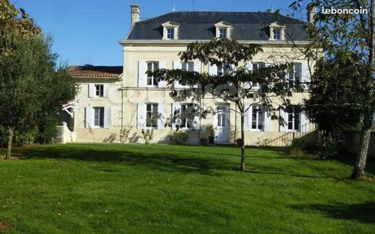 Le Domaine De Bellevue Acomodação com café da manhã Tanzac Exterior foto